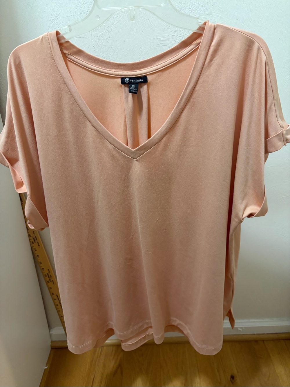 Versona Short Sleeve V-Neck Top in Peach